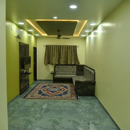 Pawan Executive Tuljapur Esterno foto