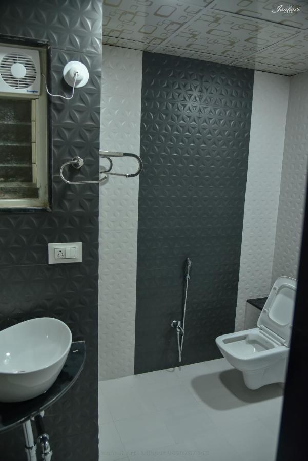 Pawan Executive Tuljapur Esterno foto