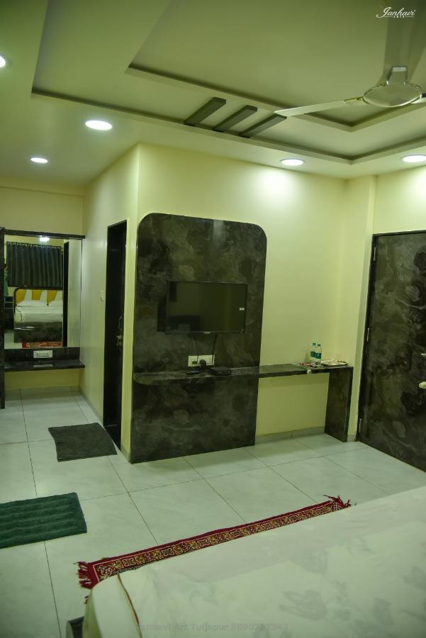 Pawan Executive Tuljapur Esterno foto