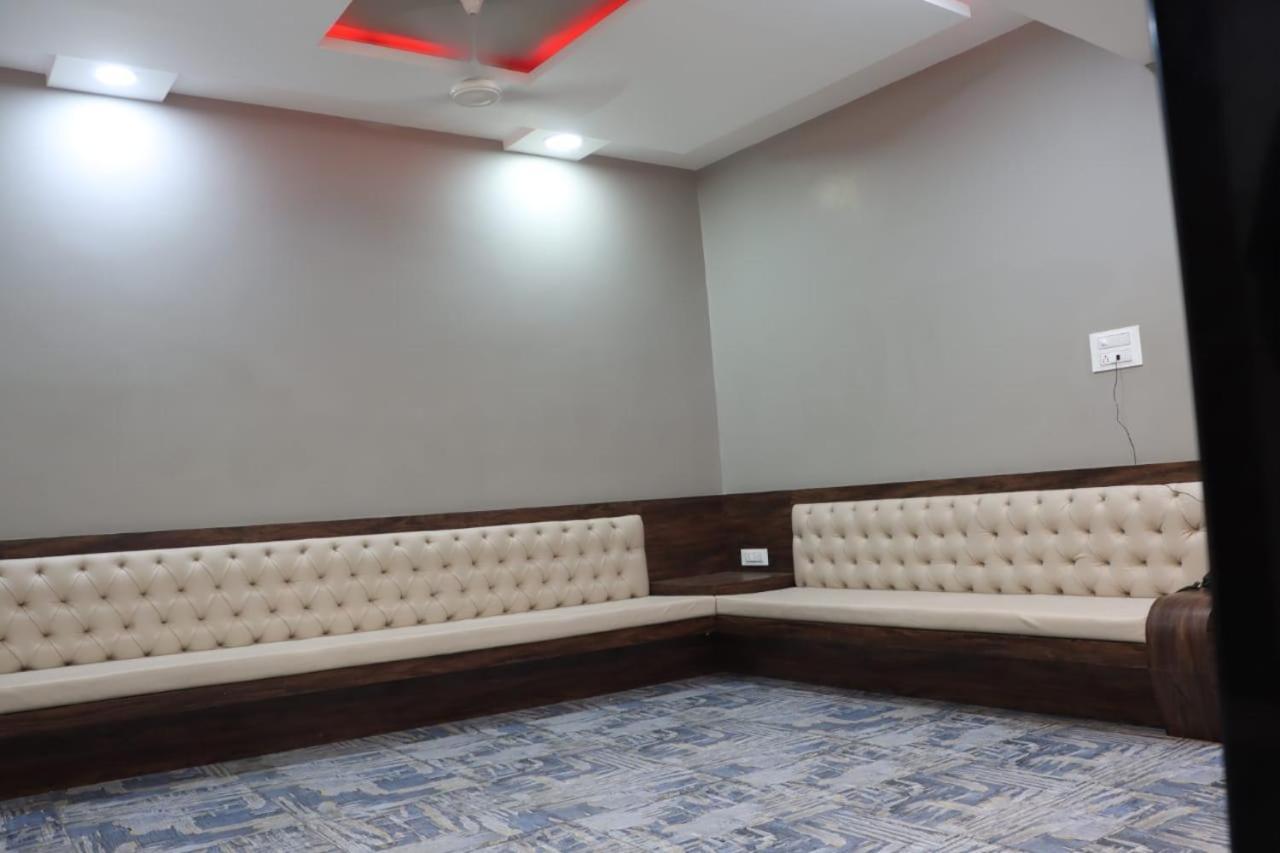 Pawan Executive Tuljapur Esterno foto