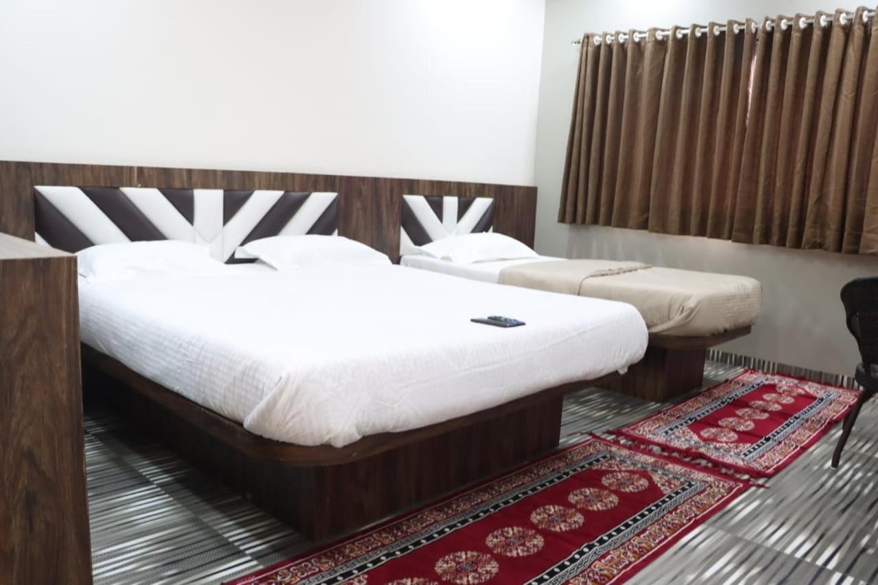 Pawan Executive Tuljapur Esterno foto