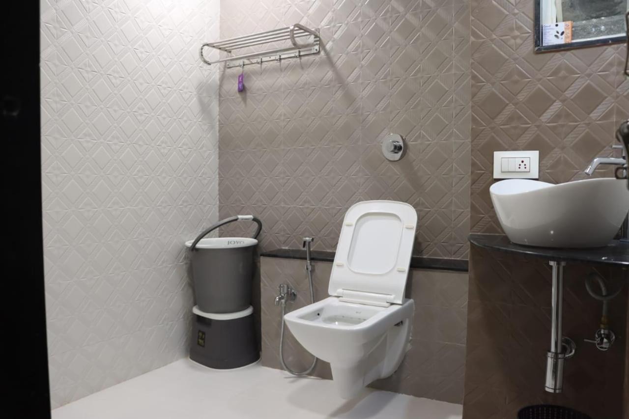 Pawan Executive Tuljapur Esterno foto