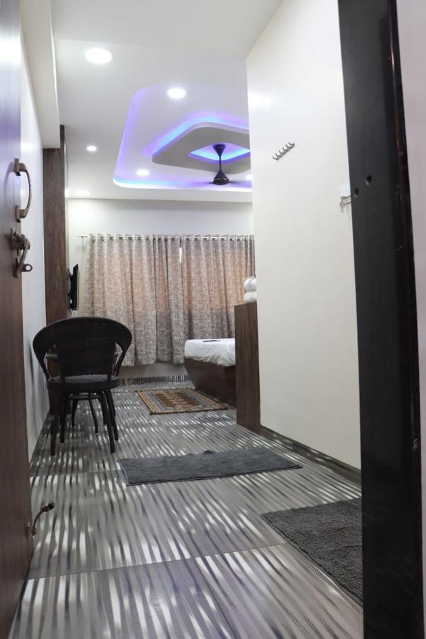 Pawan Executive Tuljapur Esterno foto