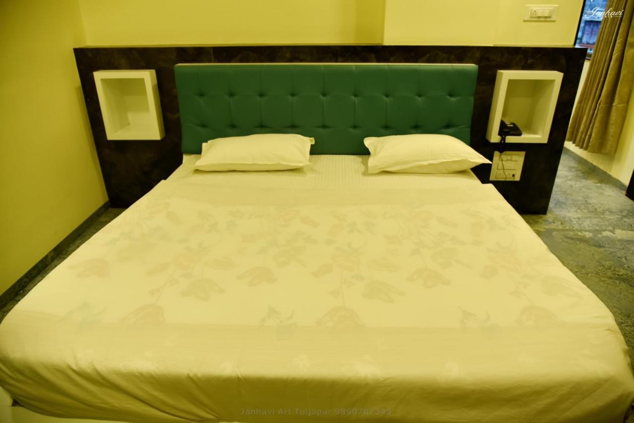 Pawan Executive Tuljapur Esterno foto
