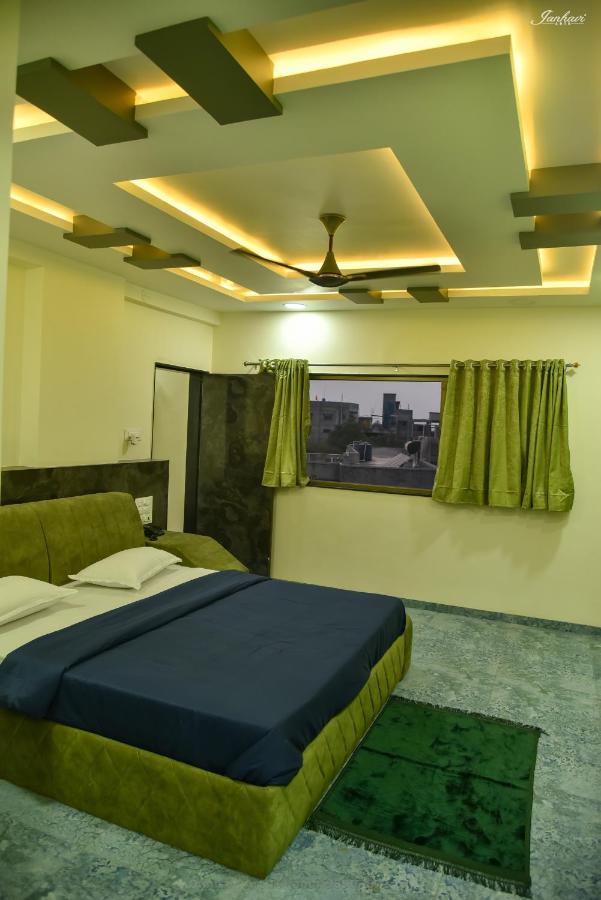 Pawan Executive Tuljapur Esterno foto