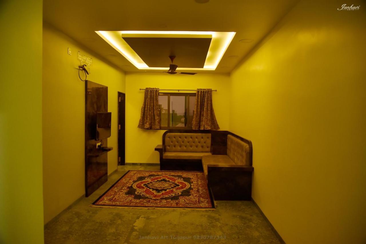Pawan Executive Tuljapur Esterno foto