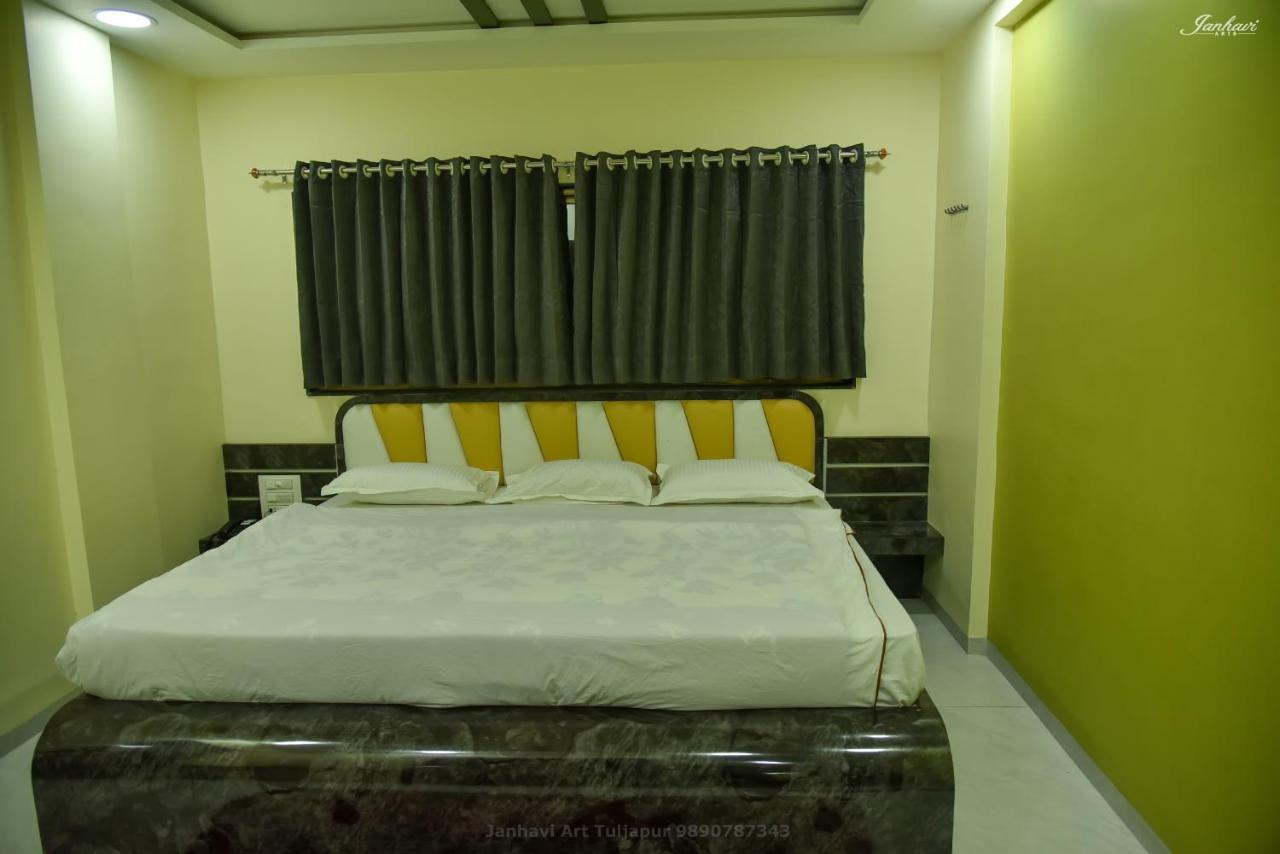Pawan Executive Tuljapur Esterno foto