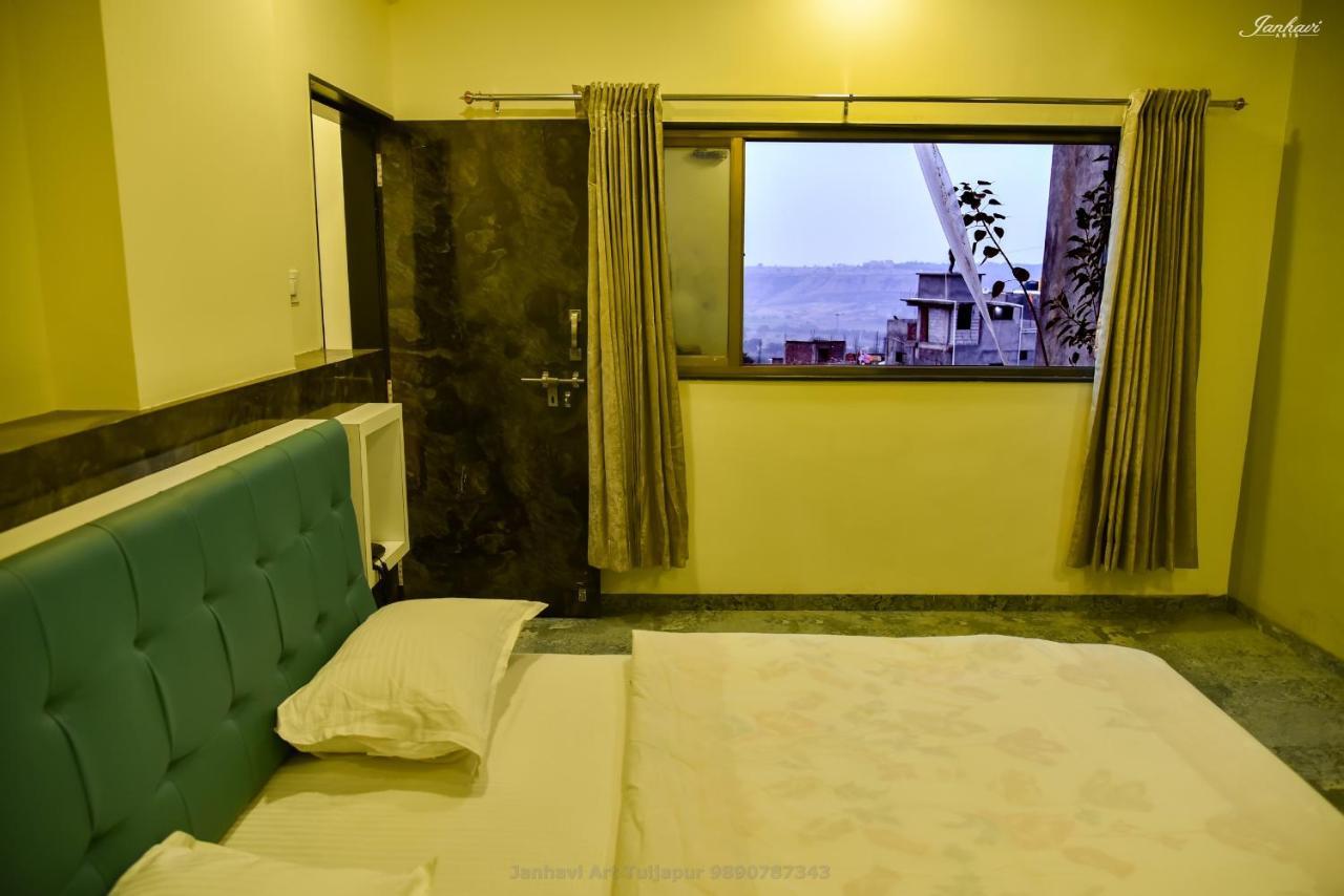 Pawan Executive Tuljapur Esterno foto