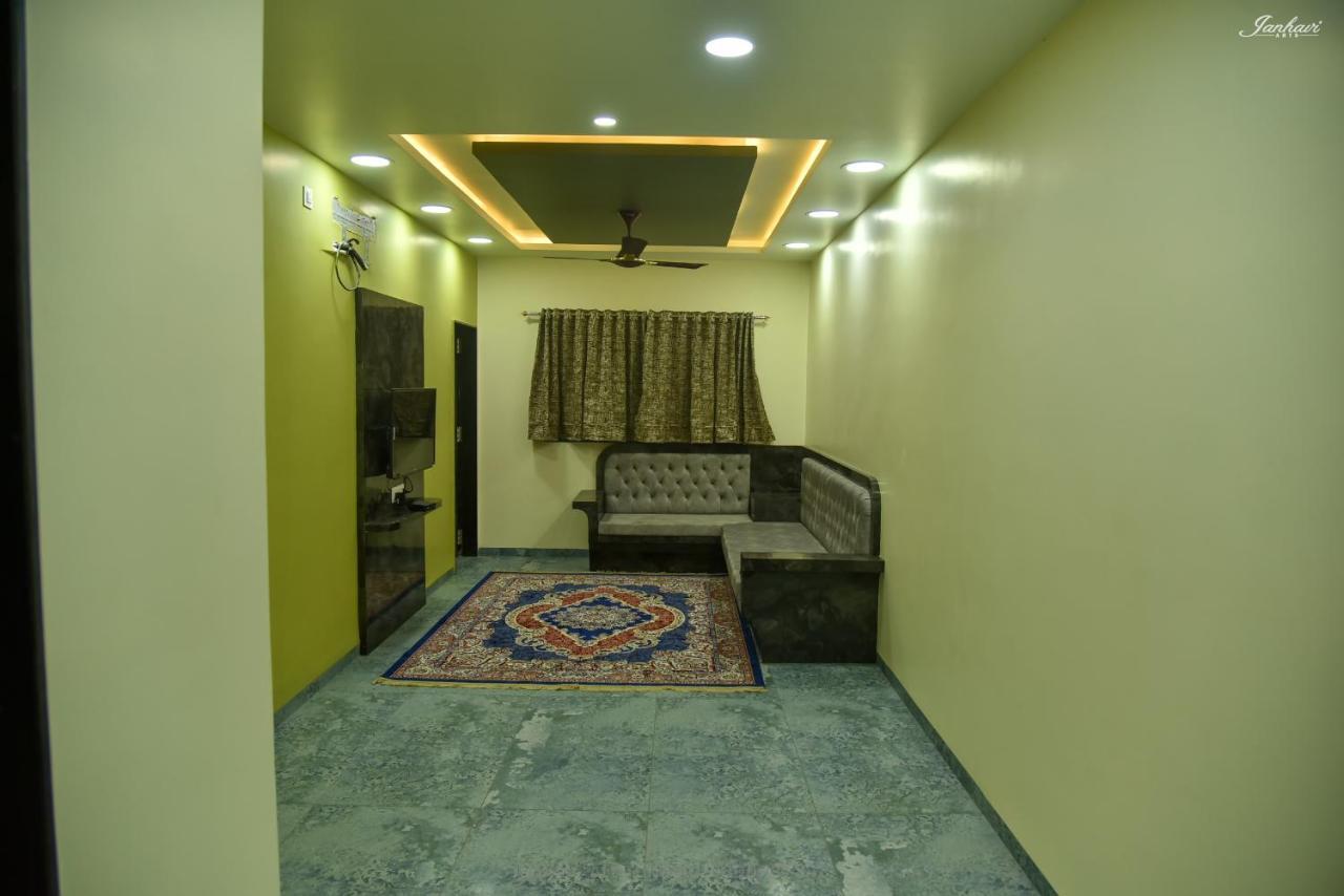 Pawan Executive Tuljapur Esterno foto