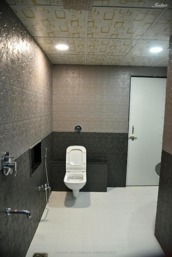 Pawan Executive Tuljapur Esterno foto
