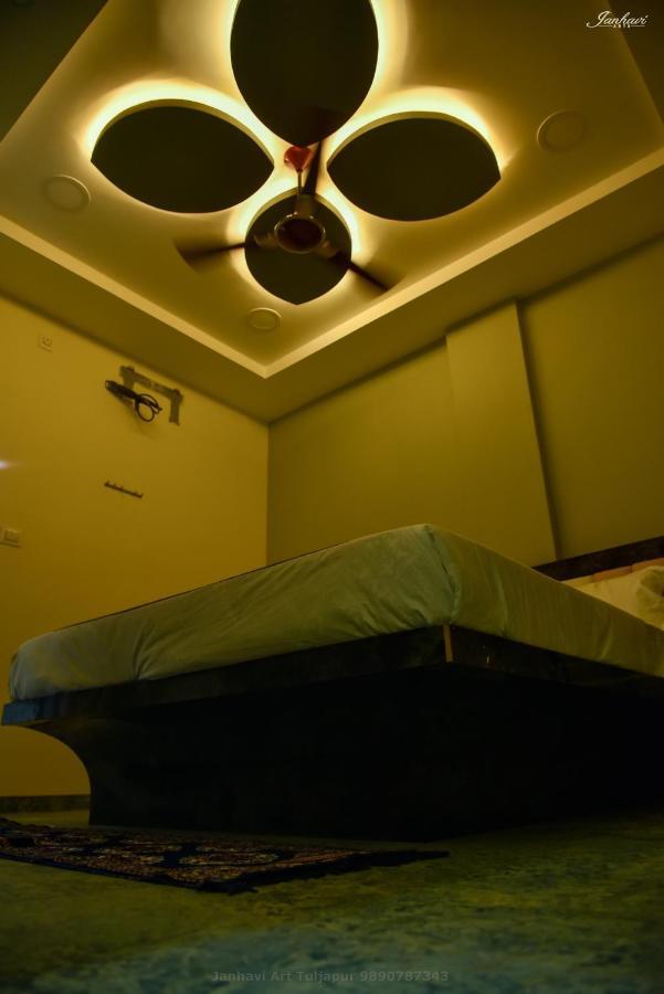 Pawan Executive Tuljapur Esterno foto