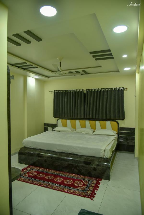 Pawan Executive Tuljapur Esterno foto